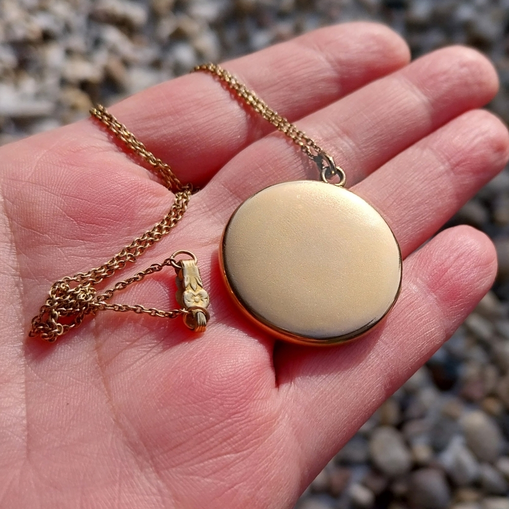 Antique Gold Planted Pendant Necklace - Picture 13 of 16